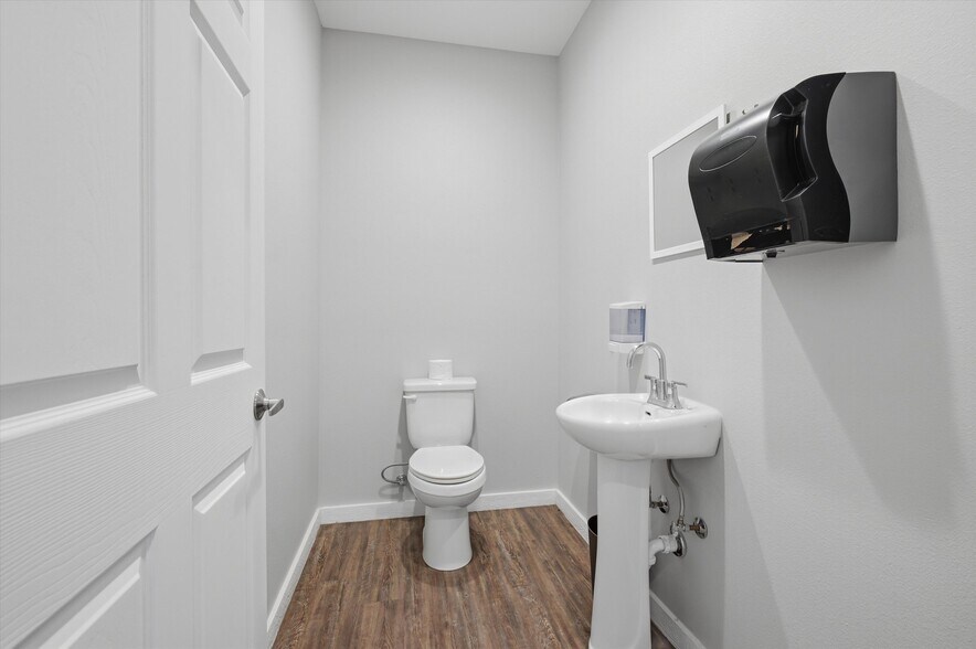 More Photos Of 4747 County Road 211, Gainesville Specialty For Sale