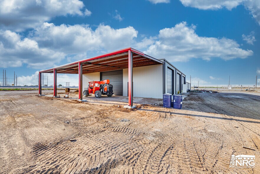 More Photos Of 3334 S Service Rd, Stanton Warehouse For Lease