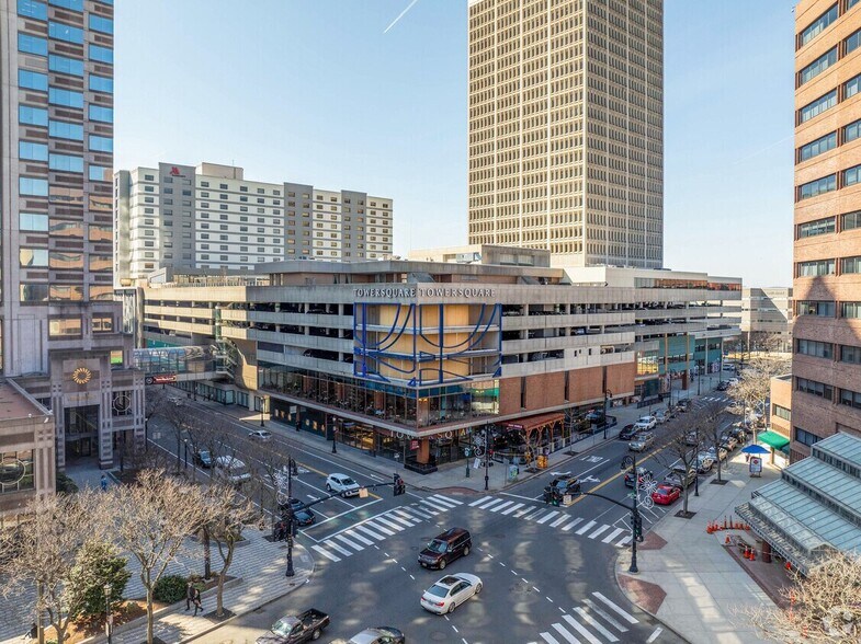 More Photos Of 1500 Main St, Springfield Medical For Lease