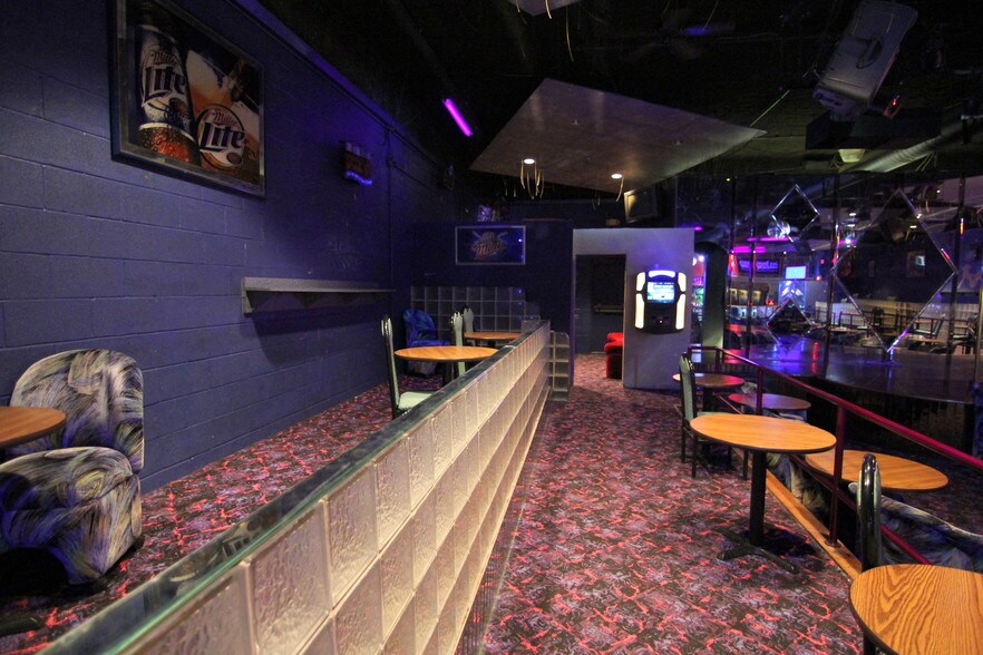 5126 Clinton Dr, Kokomo, IN 46902 Bar For Sale