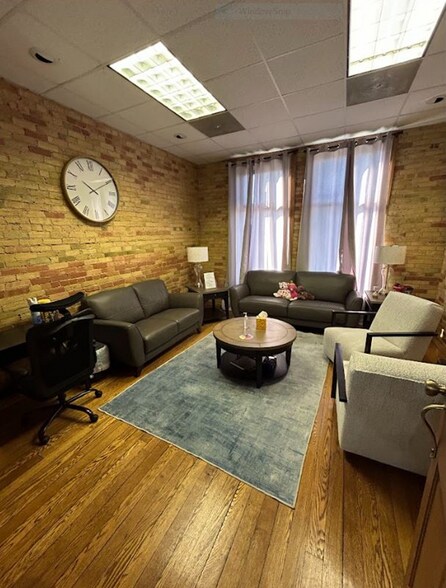 More Photos Of 145 W Wisconsin Ave, Neenah Office For Lease