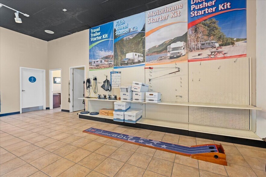 More Photos Of 1313 Rv Center Dr, Colton Auto Dealership For Lease