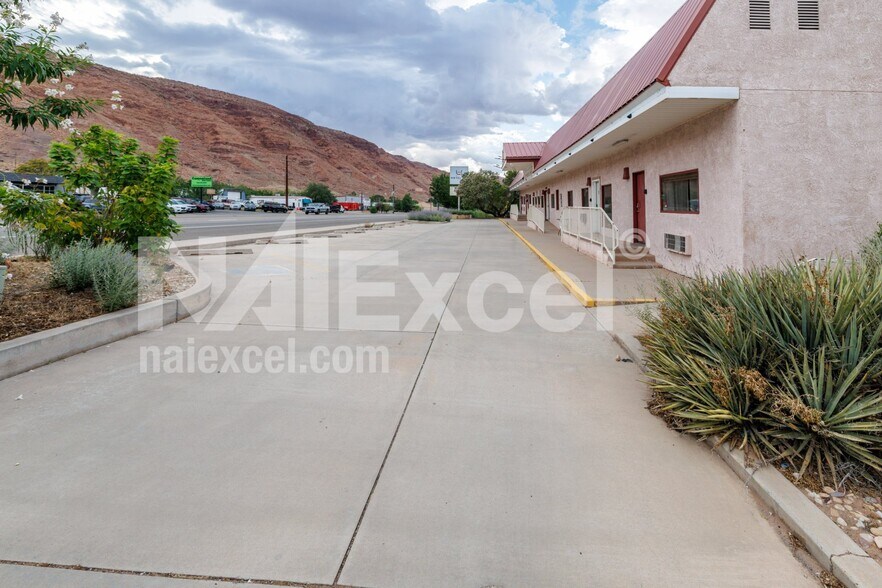 More Photos Of 1075 S Main St, Moab Hotel For Sale