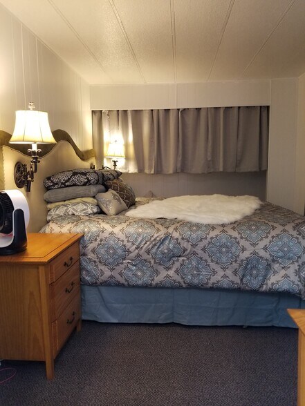 More Photos Of 105 E Court Dr, Merrill Hotel For Sale