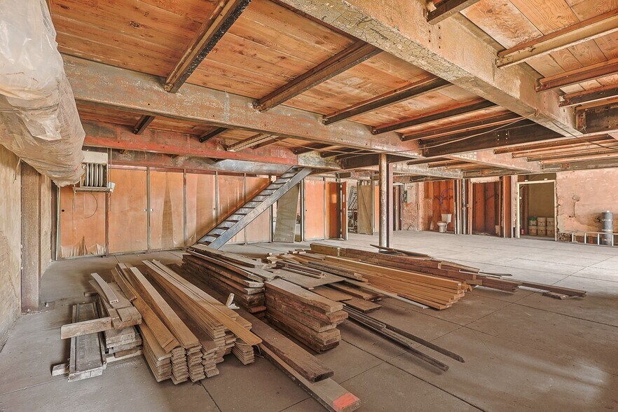 More Photos Of 125 S Waco St, Hillsboro Office For Lease