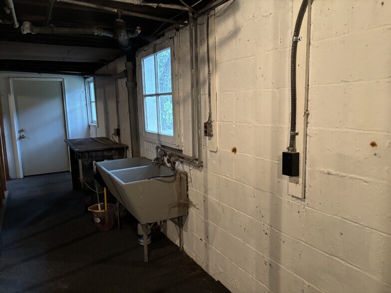 More Photos Of 10 Annapolis St, Annapolis Freestanding For Sale