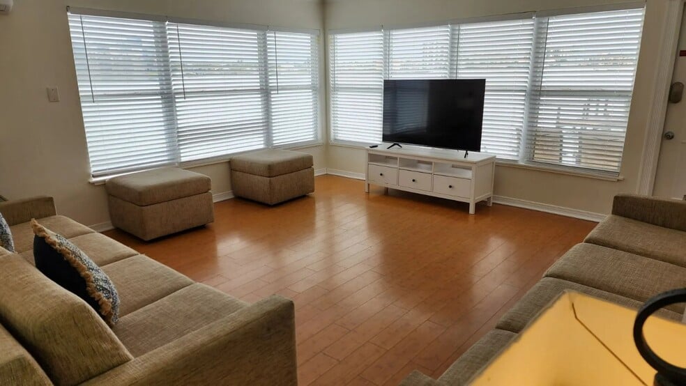 More Photos Of 621 Bay Esplanade, Clearwater Hotel For Sale