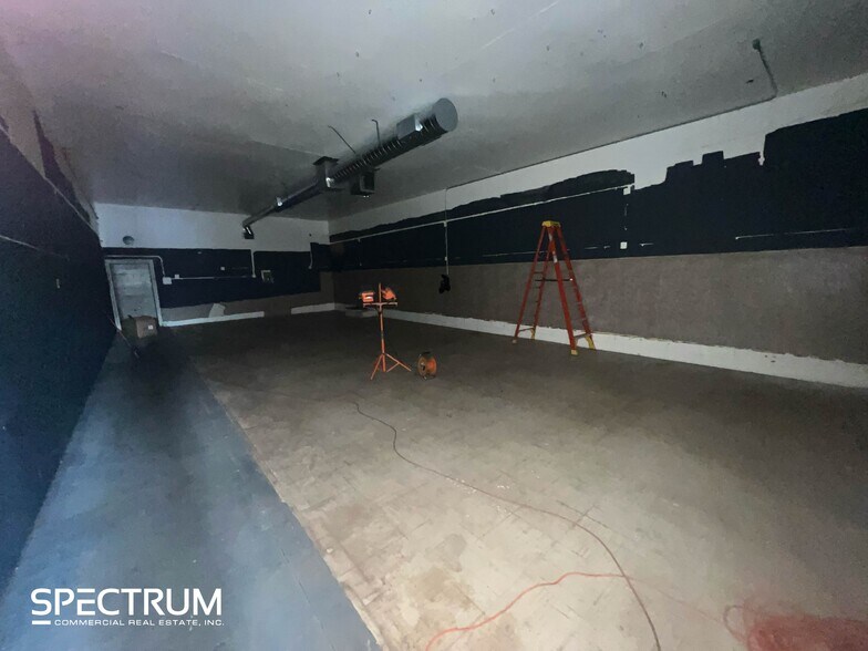 More Photos Of 7327-7329 Canoga Ave, Canoga Park Warehouse For Lease