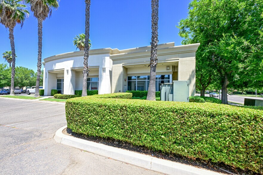 More Photos Of 7055 N Chestnut Ave, Fresno Medical For Sale