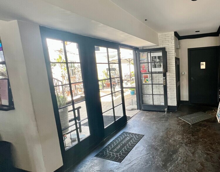 More Photos Of 7467-7475 Melrose Ave, Los Angeles Restaurant For Lease
