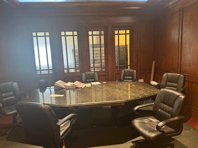 More Photos Of 909 E Arlee Pl, Anaheim Warehouse For Lease