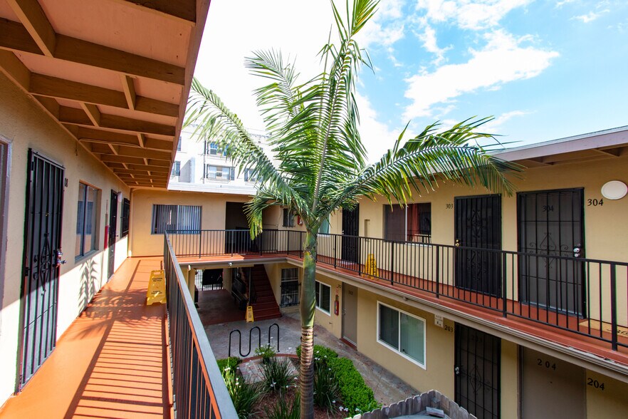 More Photos Of 685 S Coronado St, Los Angeles Apartments For Sale