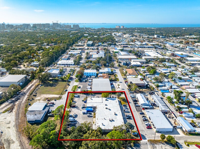 More Photos Of 2192-2198 Princeton St, Sarasota Manufacturing For Sale