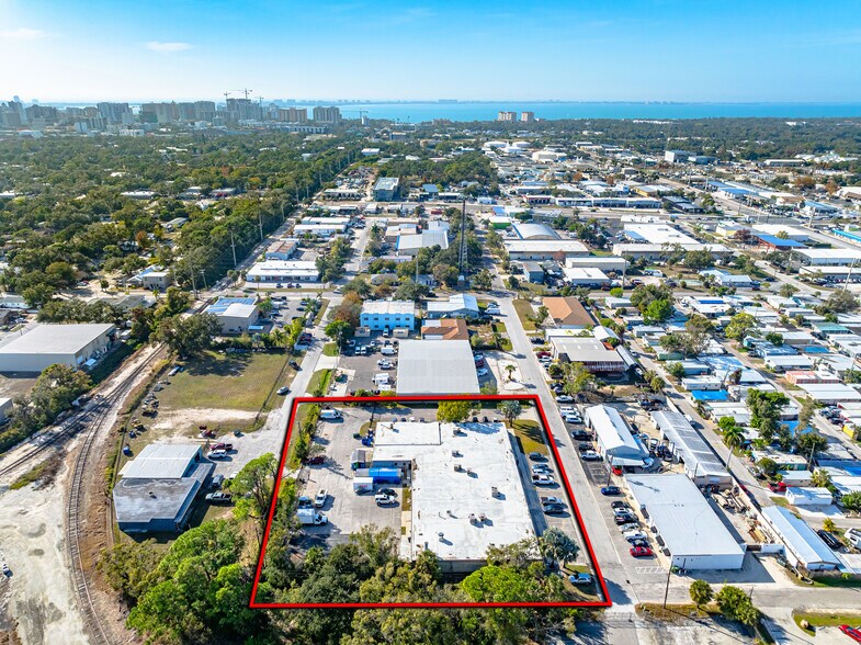 More Photos Of 2192-2198 Princeton St, Sarasota Manufacturing For Sale