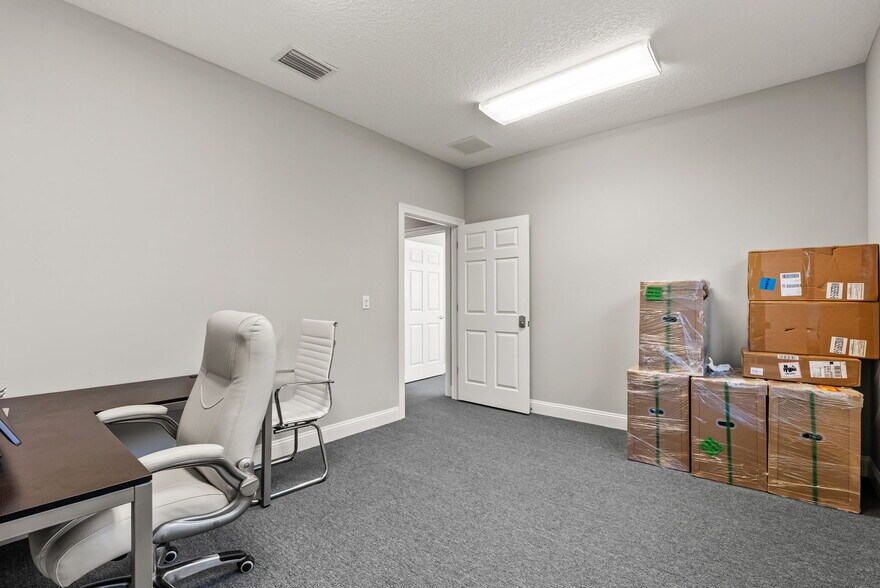 More Photos Of 6100 Greenland Rd, Jacksonville Loft Creative Space For Sale