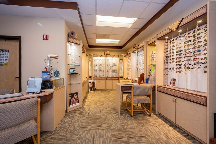 More Photos Of 301-303 Sterling Dr, Orchard Park Medical For Lease