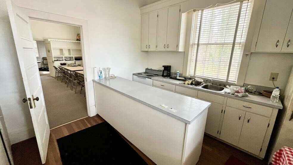 More Photos Of 209 W Academy St, Colerain Specialty For Sale