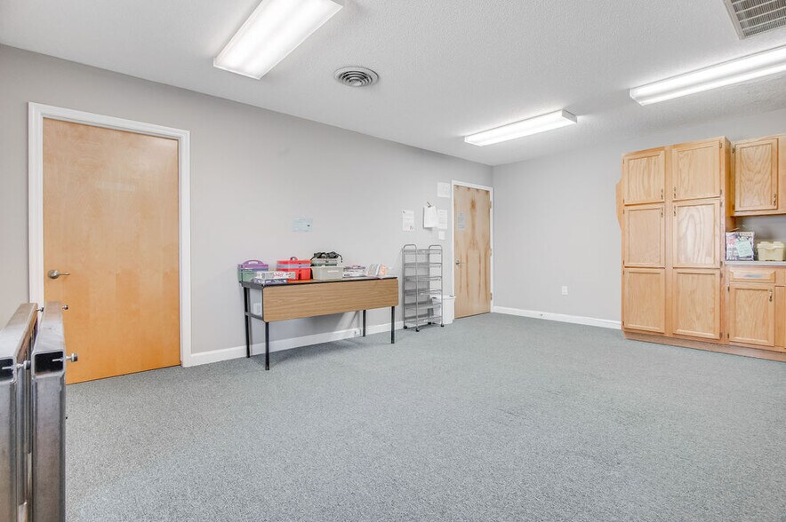 More Photos Of 217-219 Station St, Jacksonville Medical For Lease