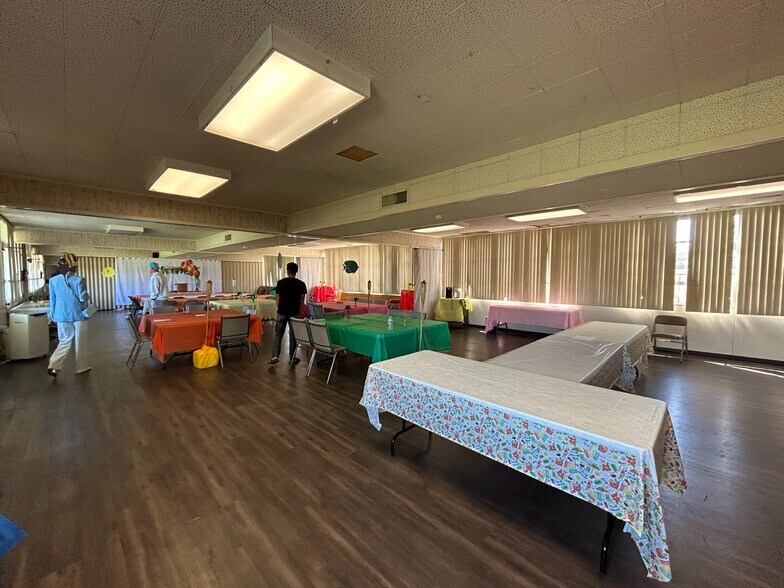 More Photos Of 101 W Clinton Ave, Fresno Specialty For Sale