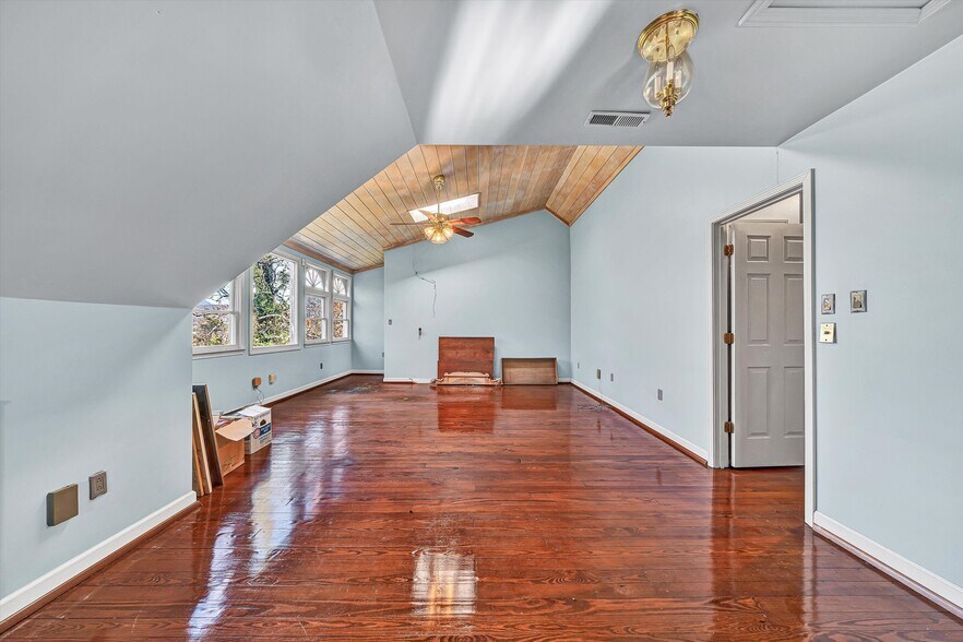 More Photos Of 934 Commander Dr, Roanoke Specialty For Sale