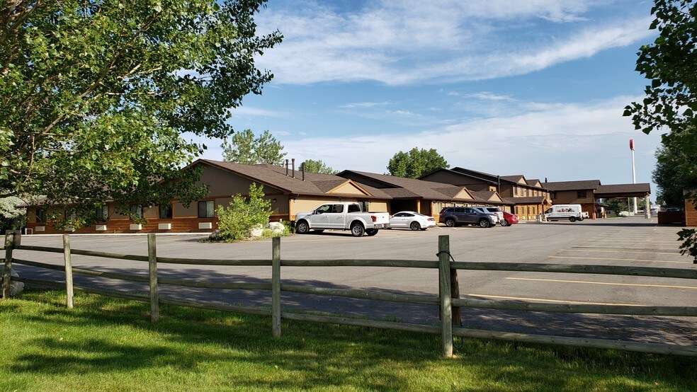 More Photos Of 201 14th St W, Hardin Hotel For Sale