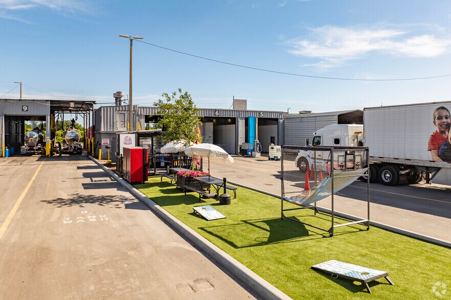 More Photos Of 5925 E Dr Martin Luther King Jr Blvd, Tampa Office For Lease