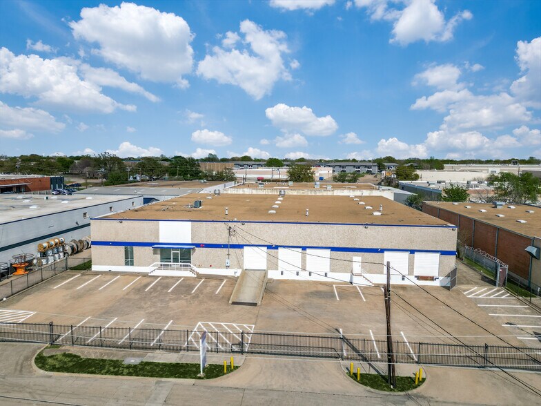 More Photos Of 11232 Leo Ln, Dallas Warehouse For Lease
