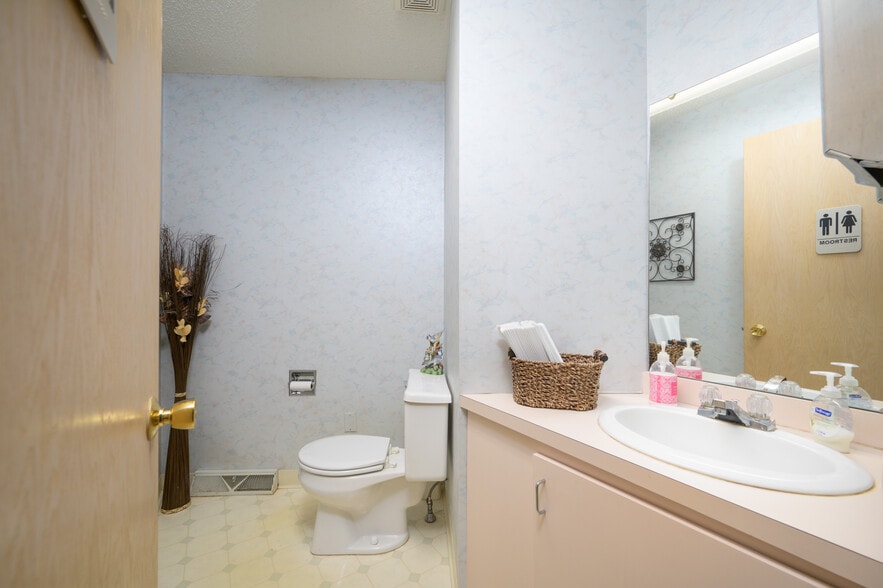 More Photos Of 755 Boardman Canfield Rd, Boardman Medical For Lease