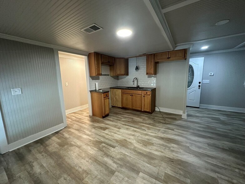 More Photos Of 1662 Murfreesboro Rd, Woodbury General Retail For Sale