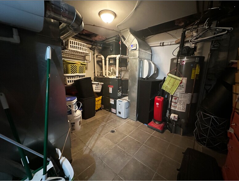 More Photos Of 3347 N Clark St, Chicago Storefront Retail Residential For Sale