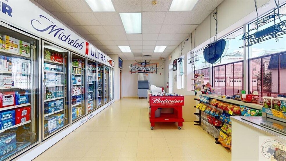 More Photos Of 914 N State Line Ave, Texarkana Storefront For Sale