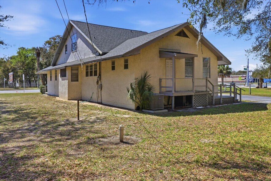 More Photos Of 823 NE 5th St, Crystal River Office For Sale