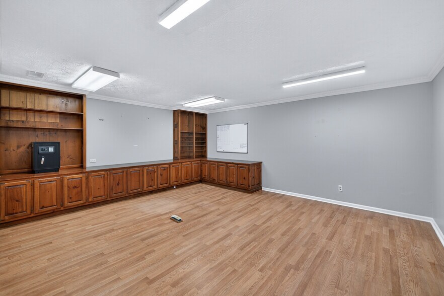 More Photos Of 4109 Robinson St, Covington Freestanding For Sale