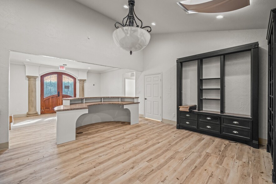 More Photos Of 1120 W Loop 289, Lubbock Medical For Lease