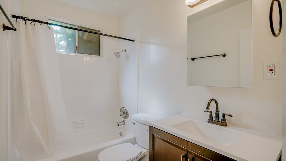 More Photos Of 8419-8425 S Western Ave, Los Angeles Apartments For Sale