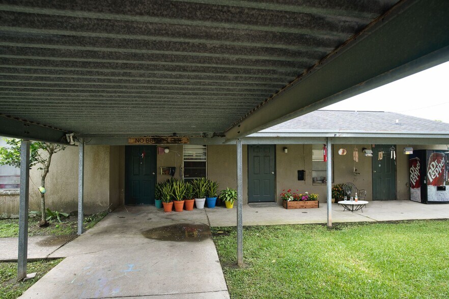 More Photos Of 401 E Texas St, Brazoria Multifamily For Sale