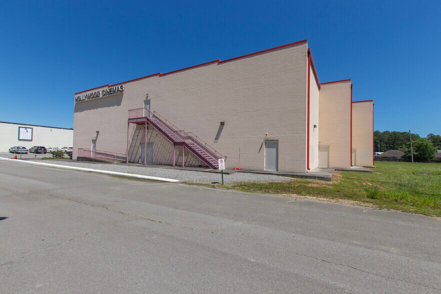 More Photos Of 3519 S Broad St, Scottsboro Sports And Entertainment For Sale