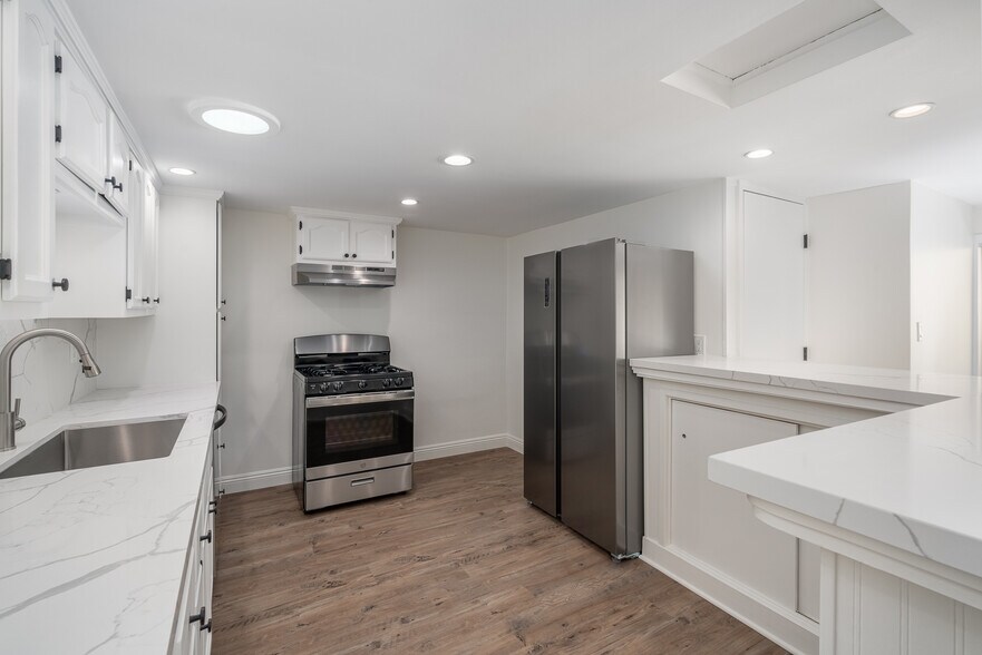 More Photos Of 1226 S Dunsmuir Ave, Los Angeles Multifamily For Sale