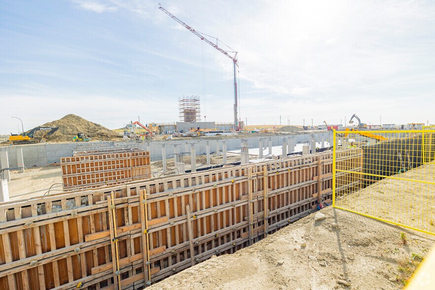 Primary Photo Of 1 NW St, Calgary Apartments For Lease