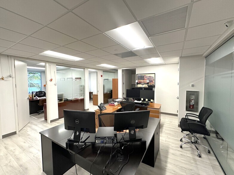 More Photos Of 20803 Biscayne Blvd, Aventura Office For Lease