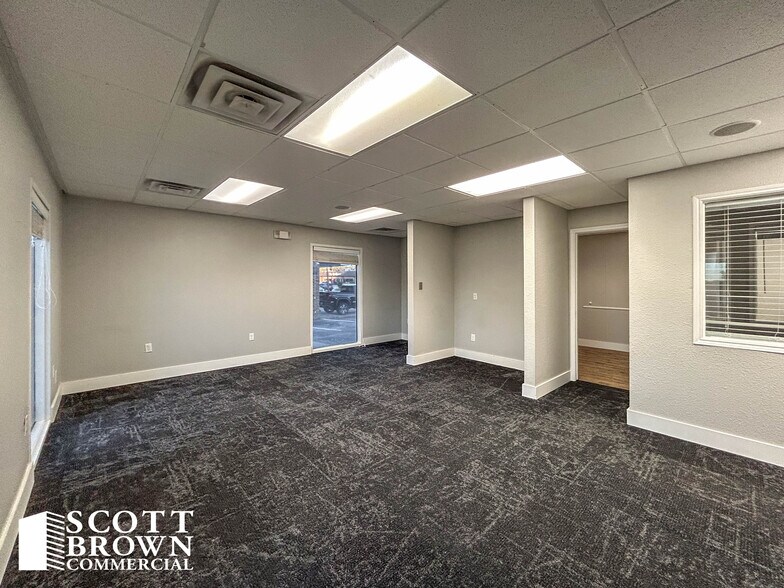 More Photos Of 638 Londonderry Ln, Denton Medical For Lease