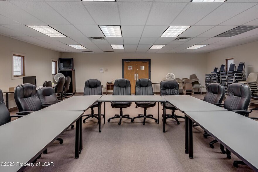 More Photos Of 104 Woodward Hill Rd, Edwardsville Office For Sale