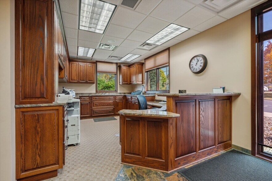 More Photos Of 225 Cedardale Dr SE, Owatonna Office For Sale