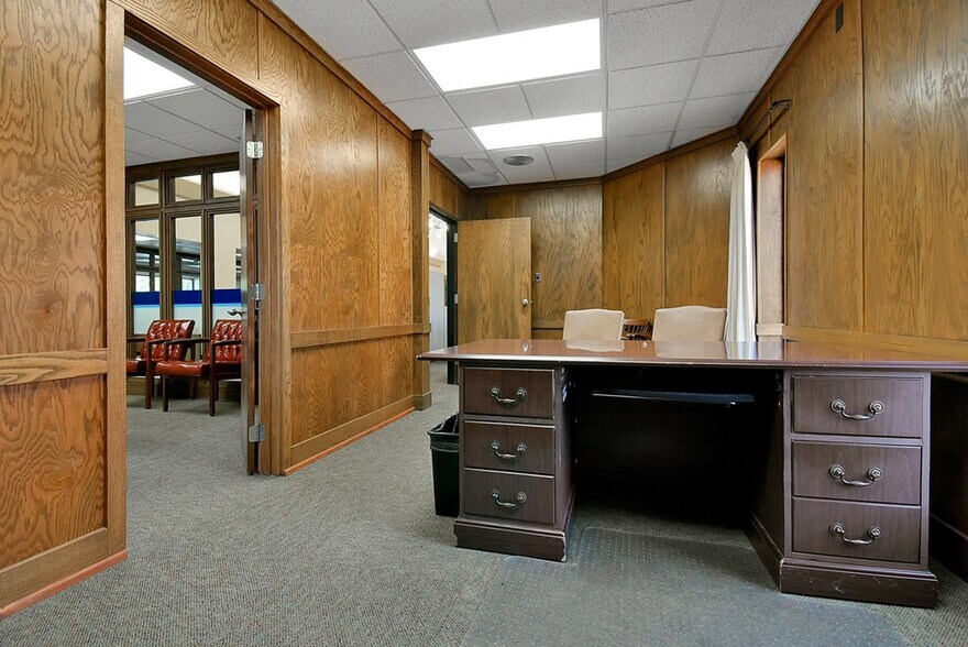 More Photos Of 245 N Seltzer St, Crestline Bank For Sale