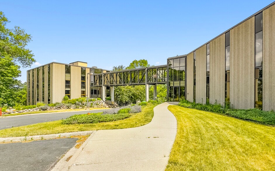 More Photos Of 1800 Pioneer Creek Ctr, Maple Plain Office For Lease