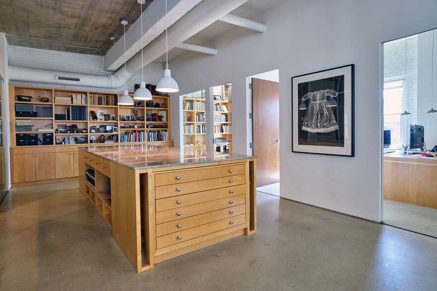 More Photos Of 2745 Locust Blvd, Saint Louis Office Residential For Lease