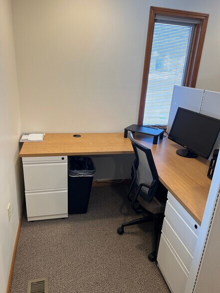 More Photos Of 1002 N Eaton St, Albion Office For Sale