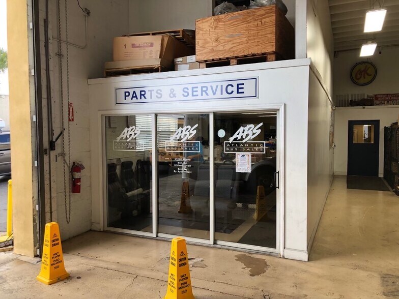 More Photos Of 1200 S Dixie Hwy W, Pompano Beach Warehouse For Sale