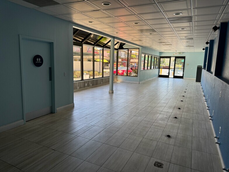 More Photos Of 12889 Rancho Penasquitos Blvd, San Diego Freestanding For Lease