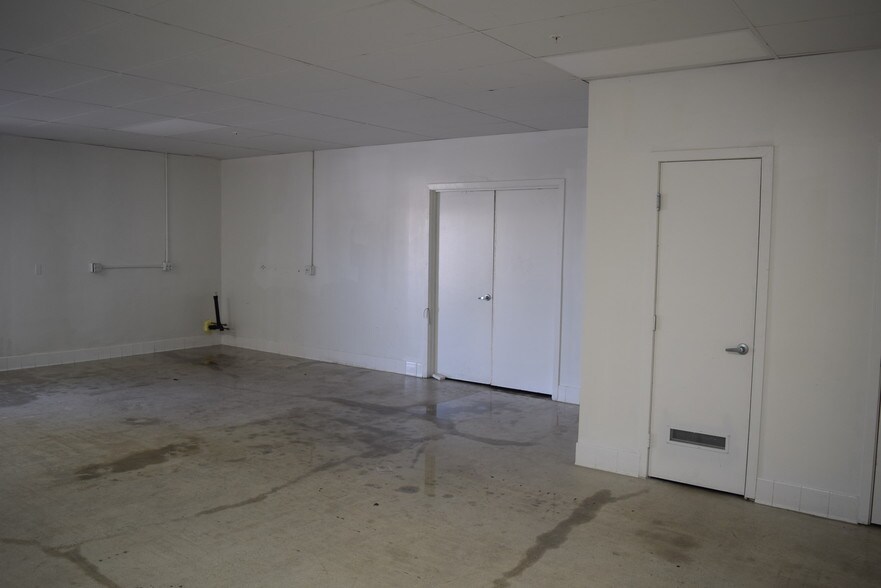 More Photos Of 7737-7741 Burnet Ave, Van Nuys Warehouse For Sale
